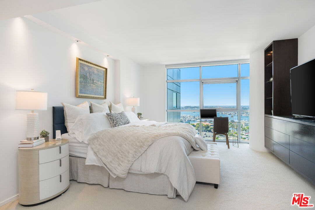 13650 Marina Pointe Dr Unit: 1203