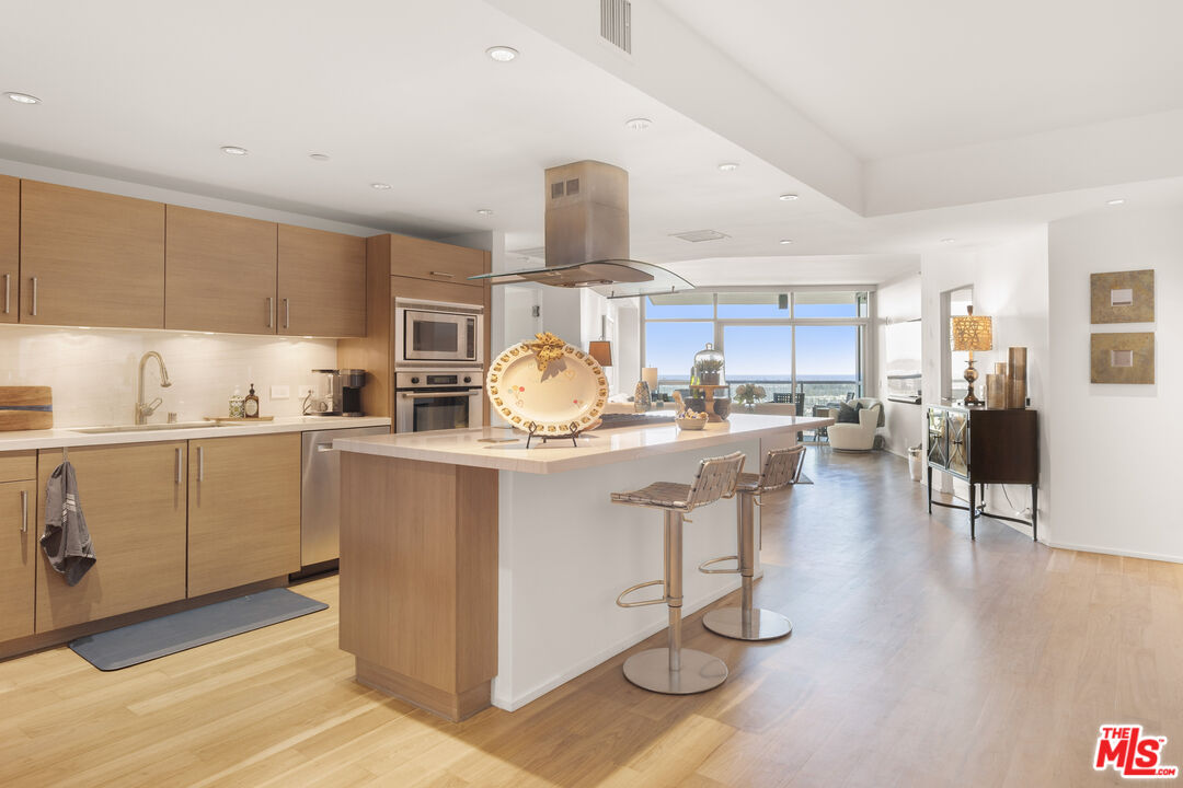 13650 Marina Pointe Dr Unit: 1203