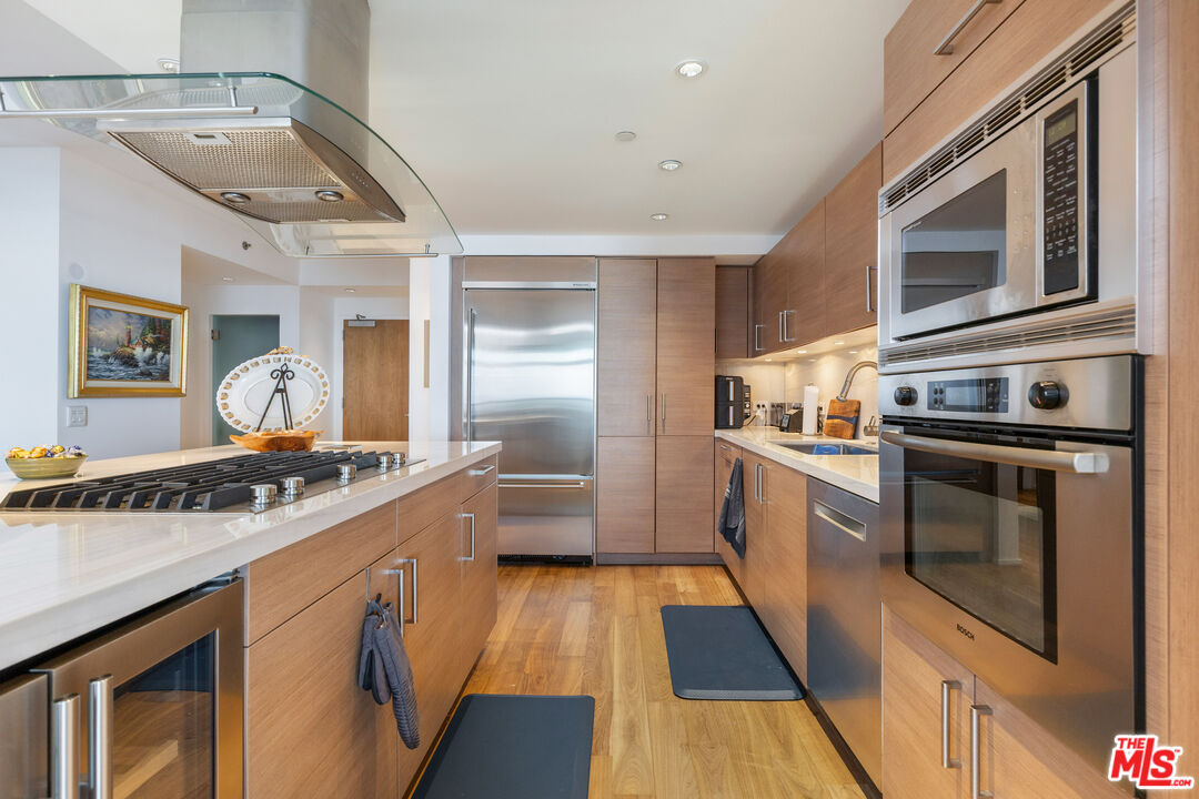 13650 Marina Pointe Dr Unit: 1203