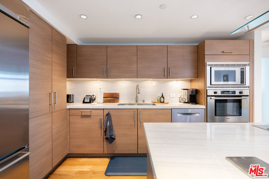 13650 Marina Pointe Dr Unit: 1203