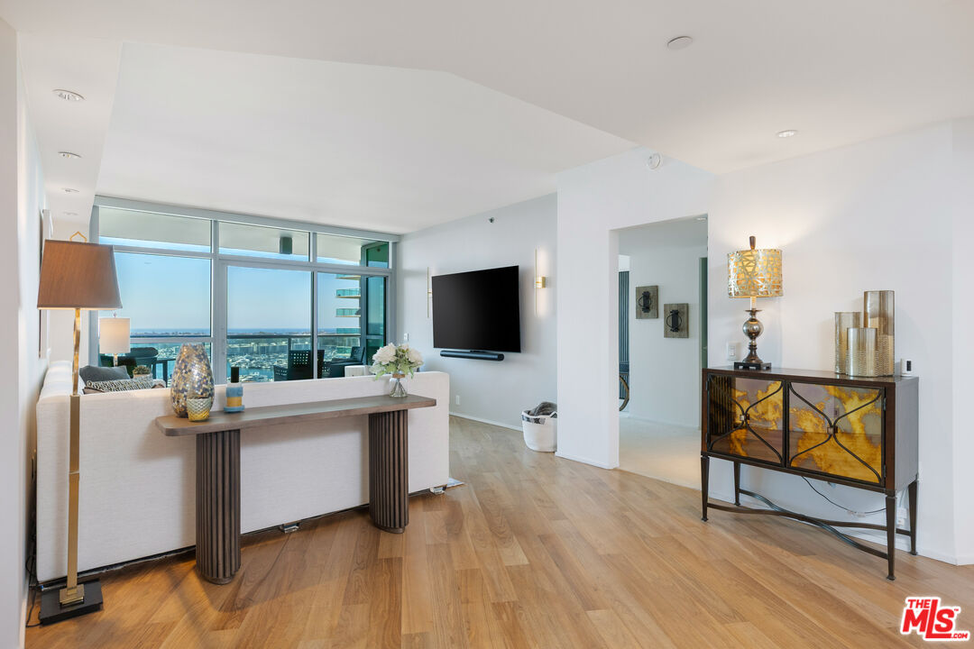 13650 Marina Pointe Dr Unit: 1203