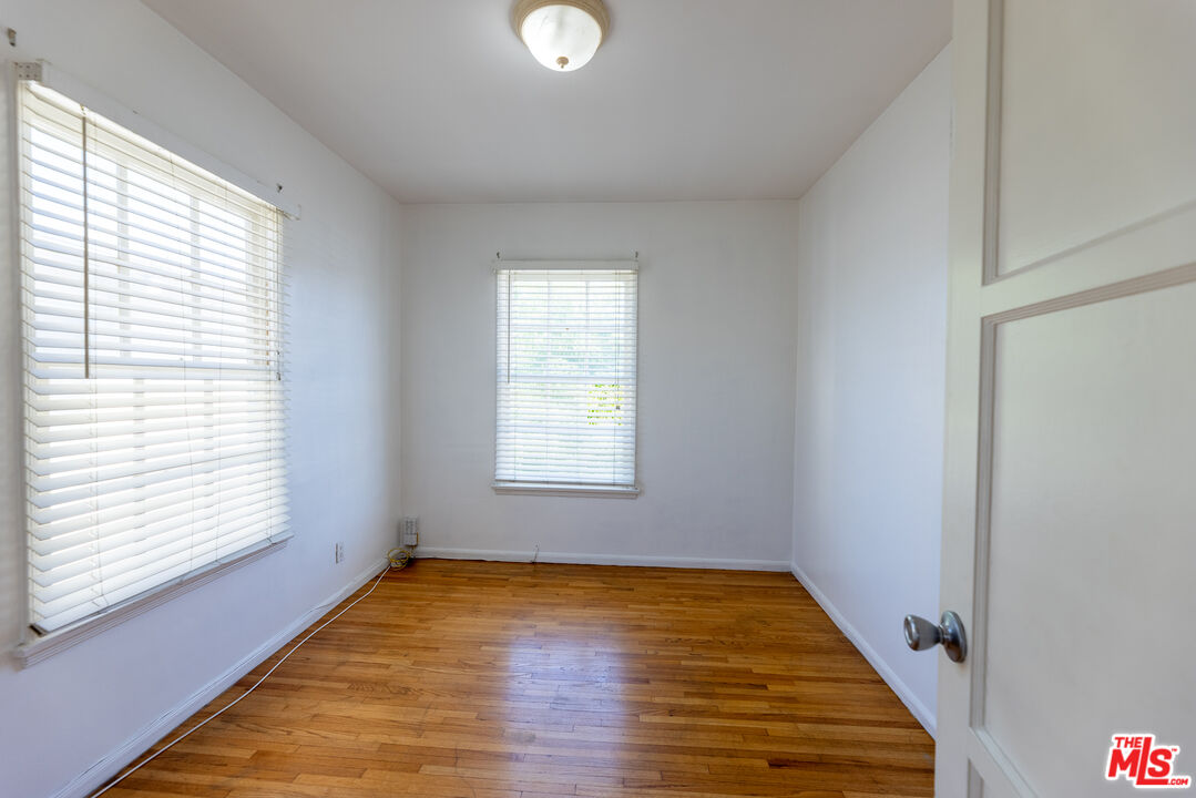 8537 Cashio St Unit: 8539 1/2