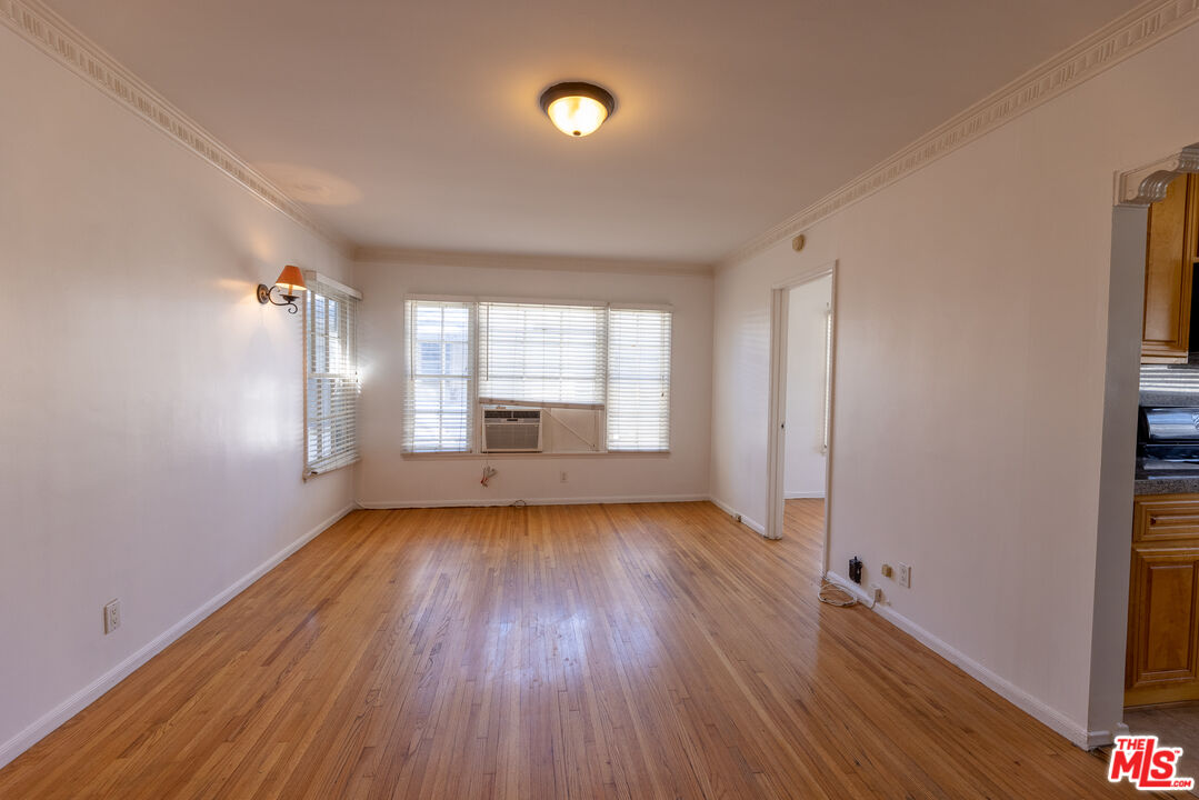 8537 Cashio St Unit: 8539 1/2