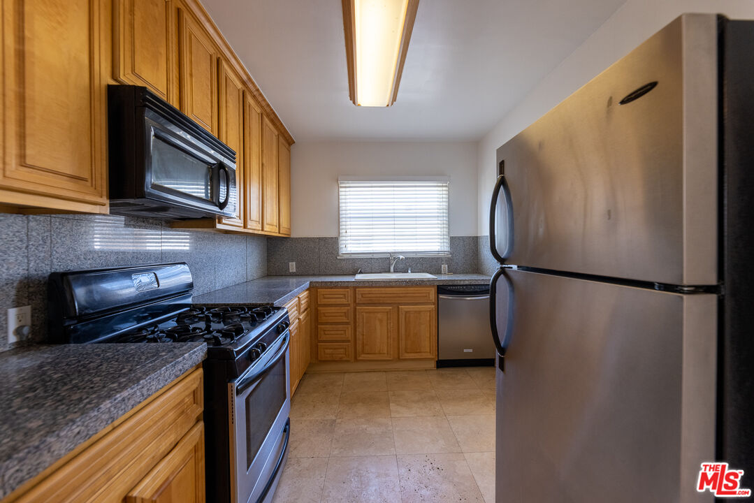 8537 Cashio St Unit: 8539 1/2