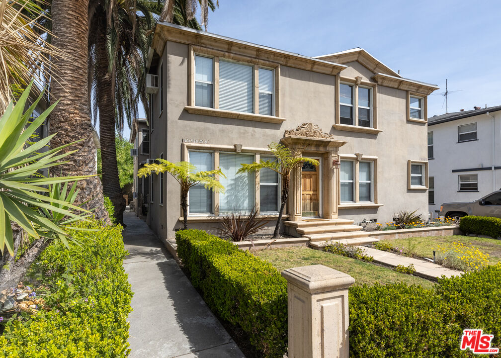 8537 Cashio St Unit: 8539 1/2