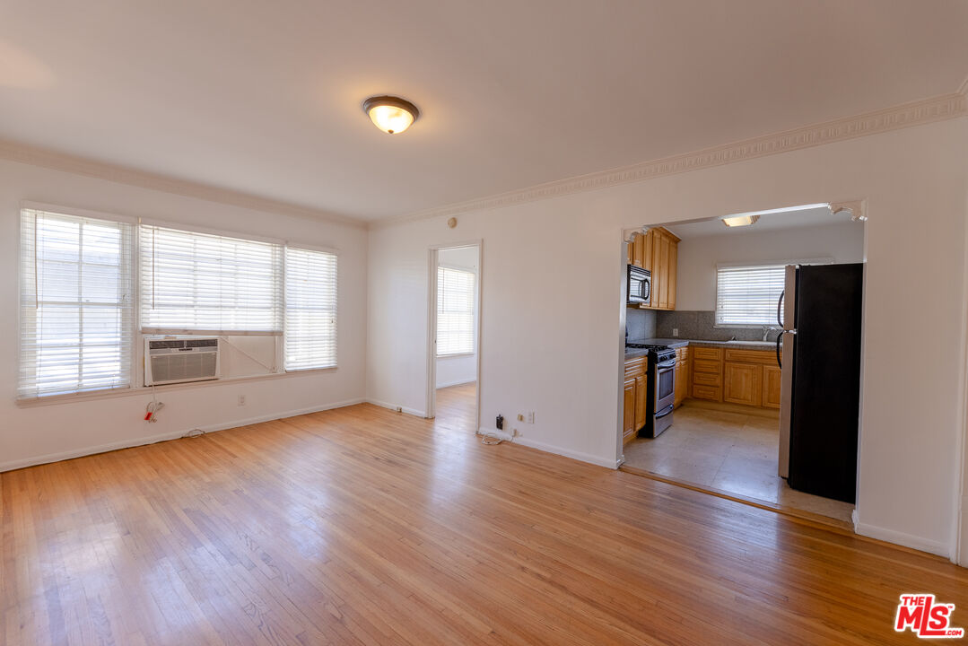 8537 Cashio St Unit: 8539 1/2