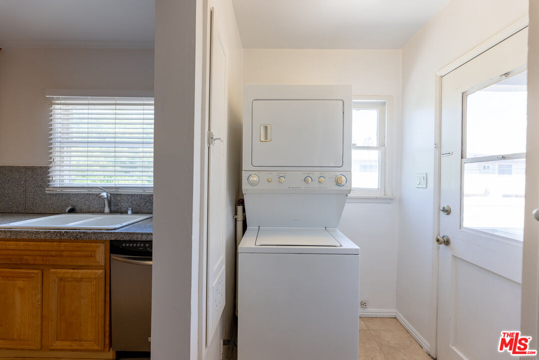 8537 Cashio St Unit: 8539 1/2