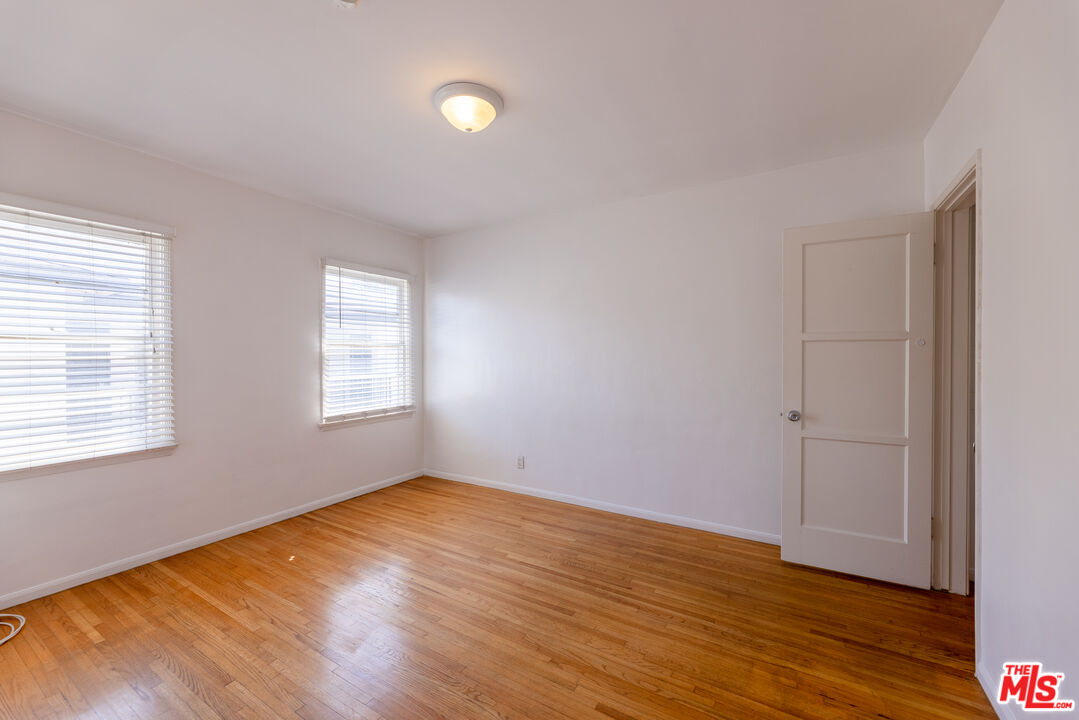 8537 Cashio St Unit: 8539 1/2