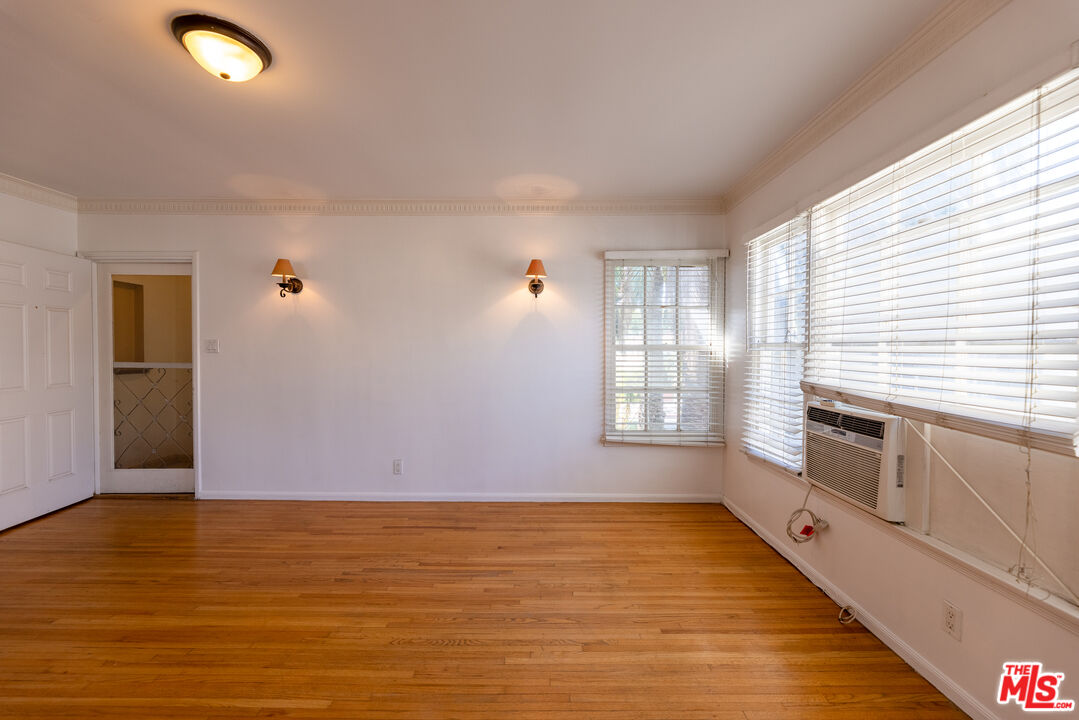 8537 Cashio St Unit: 8539 1/2