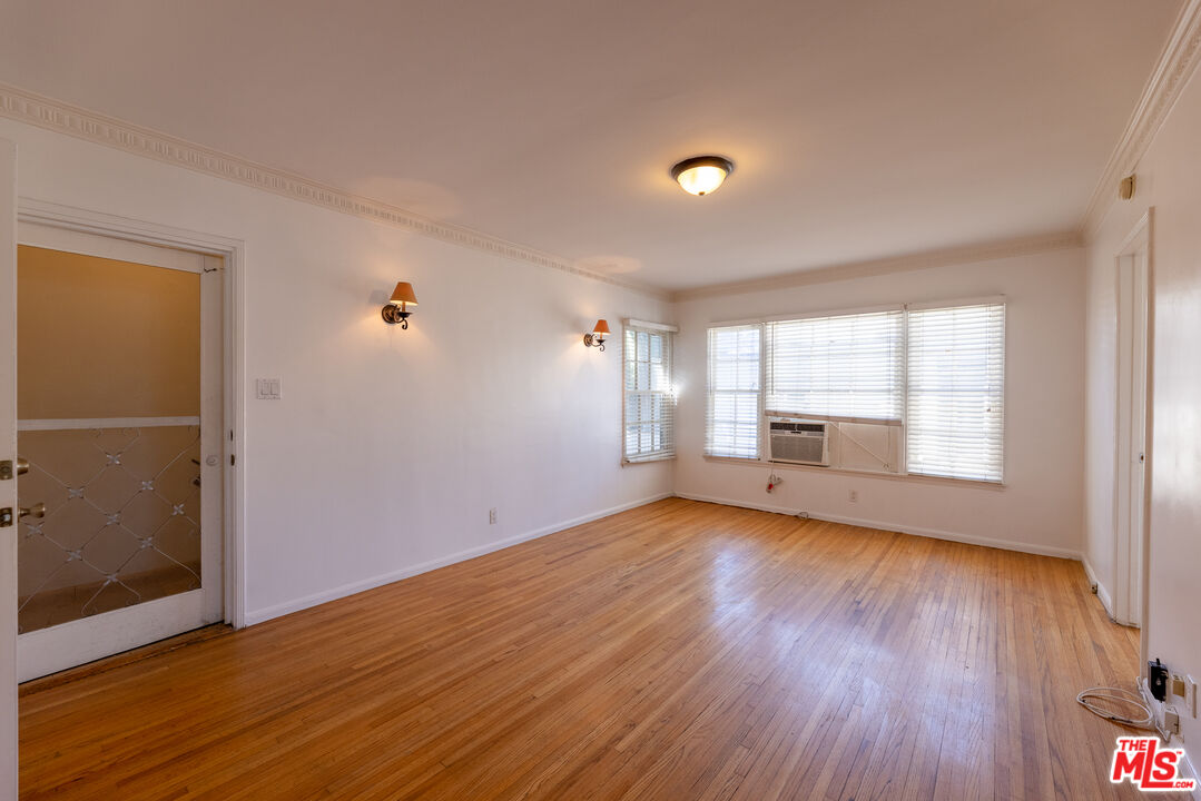 8537 Cashio St Unit: 8539 1/2