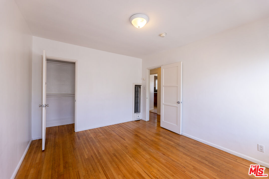 8537 Cashio St Unit: 8539 1/2