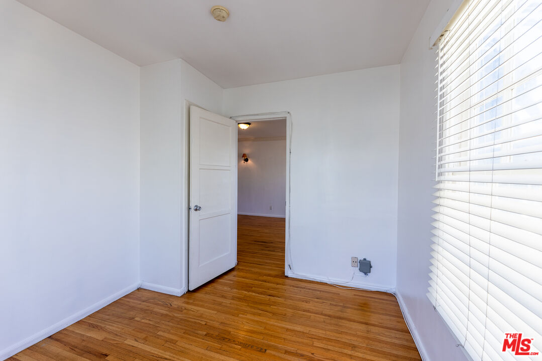 8537 Cashio St Unit: 8539 1/2