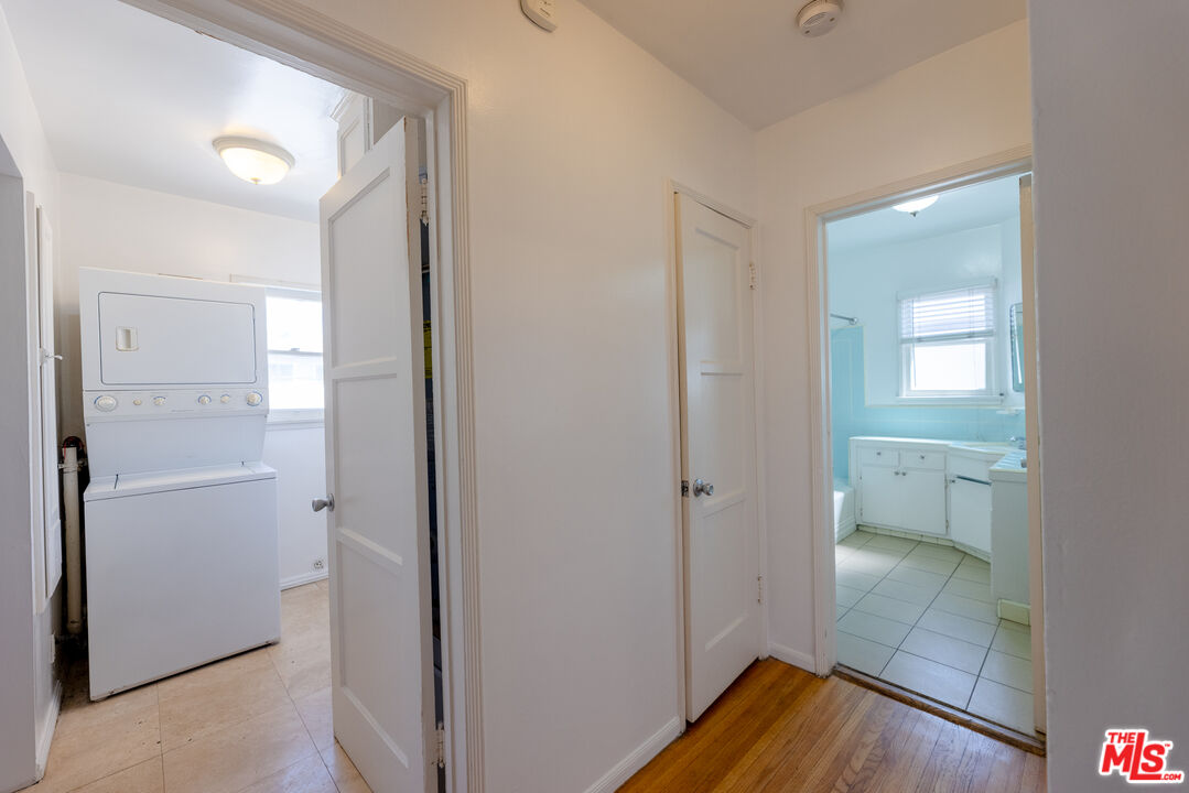 8537 Cashio St Unit: 8539 1/2