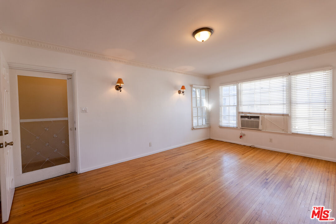 8537 Cashio St Unit: 8539 1/2