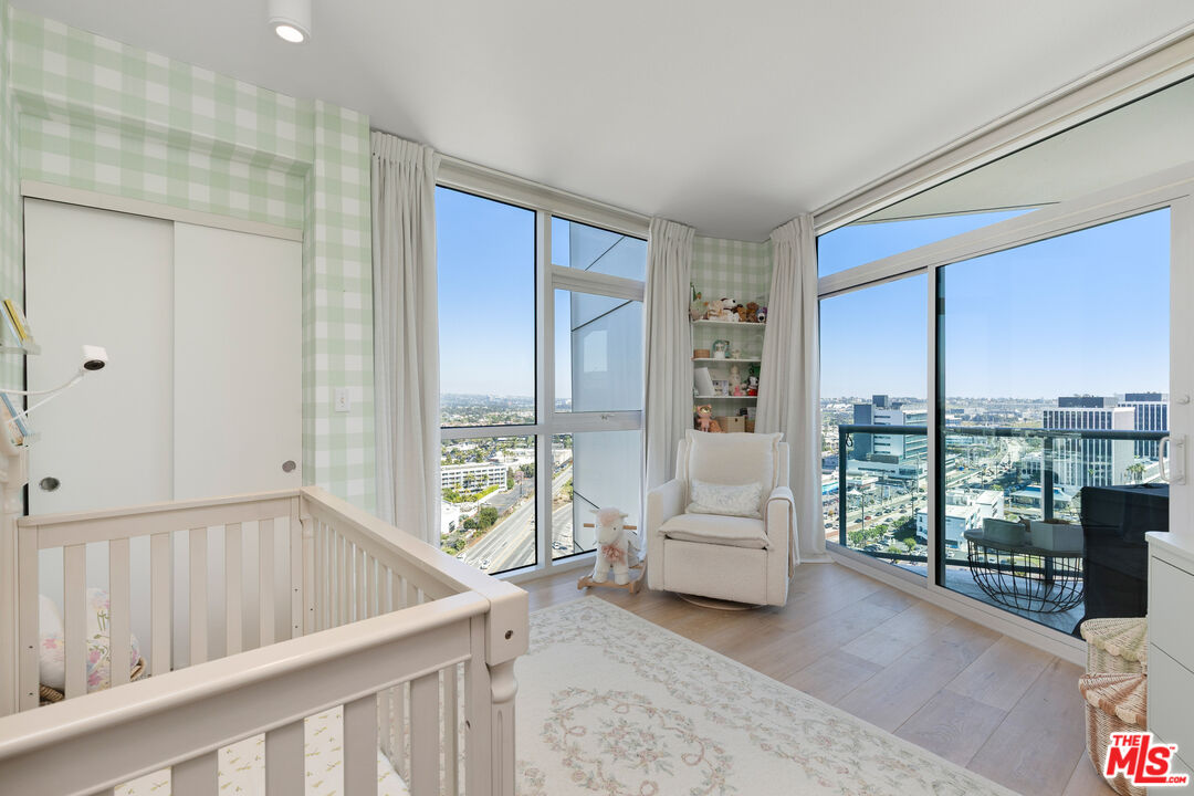 13600 Marina Pointe Dr Unit: 1906