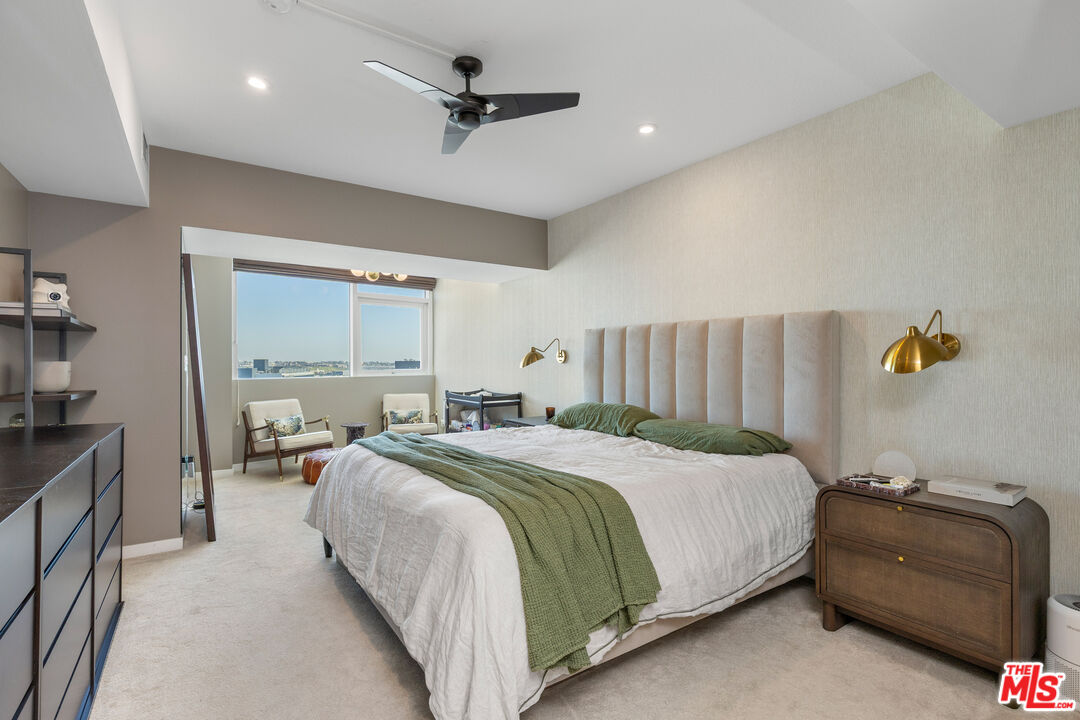 13600 Marina Pointe Dr Unit: 1906