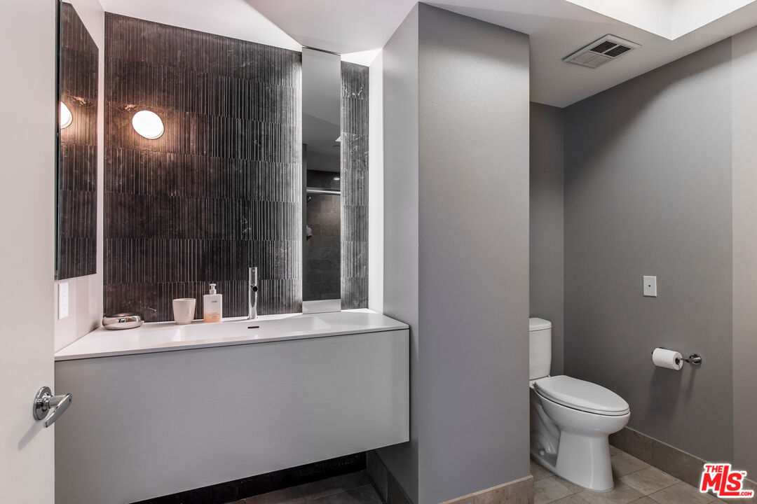 13600 Marina Pointe Dr Unit: 1906