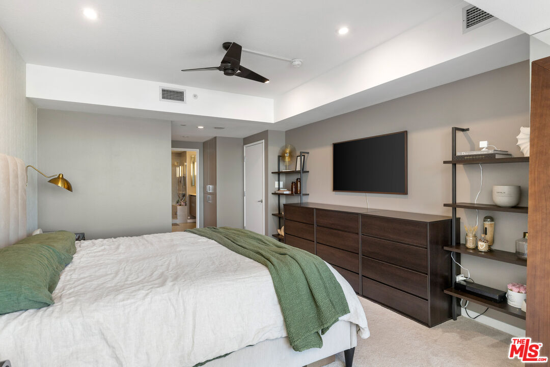 13600 Marina Pointe Dr Unit: 1906