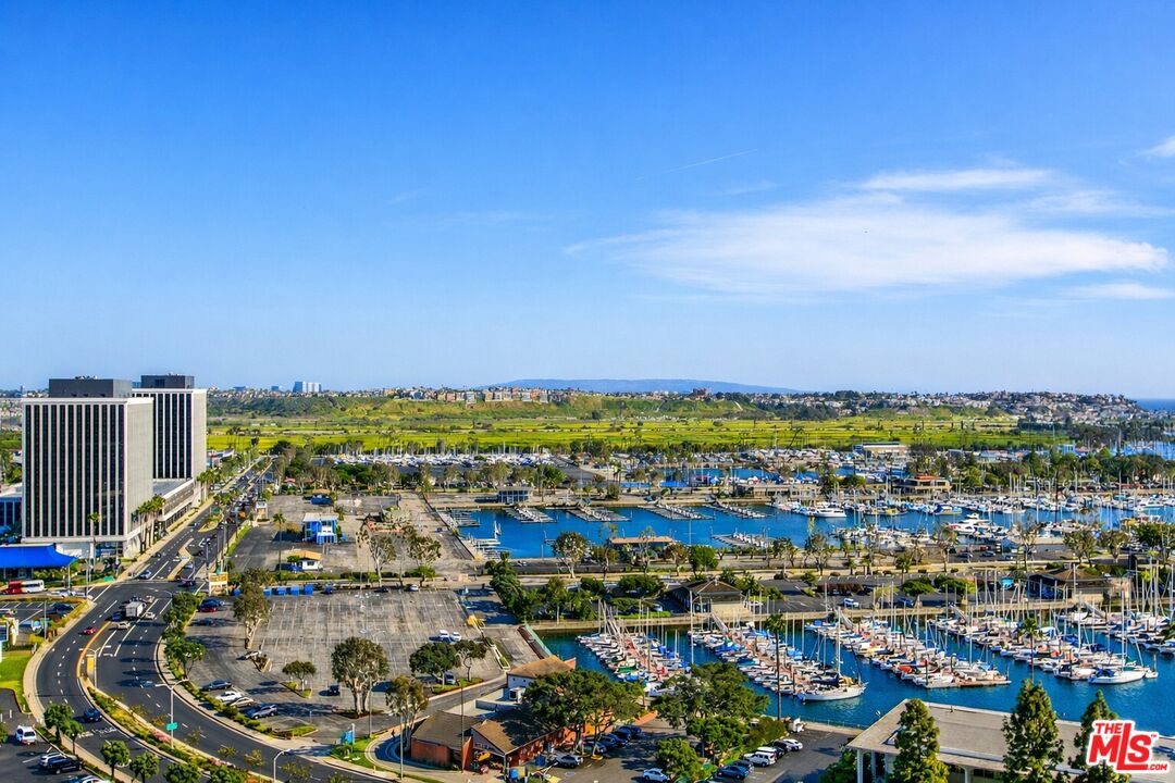 13600 Marina Pointe Dr Unit: 1906