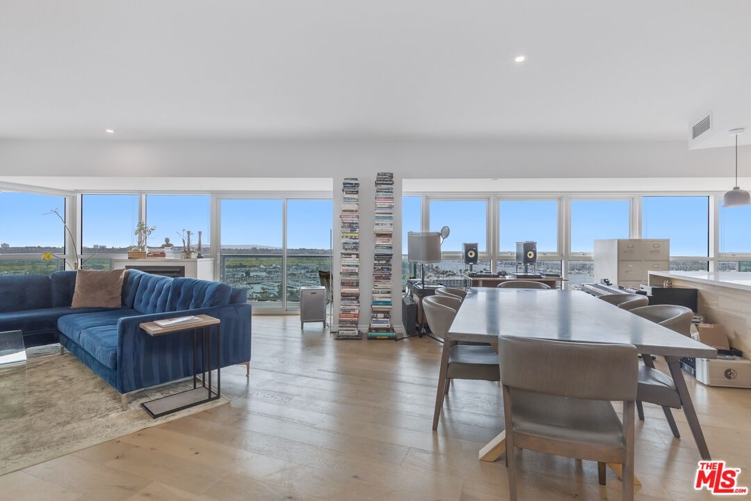 13600 Marina Pointe Dr Unit: 1609