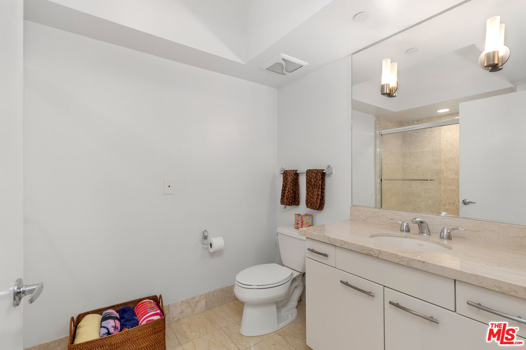 13600 Marina Pointe Dr Unit: 1609