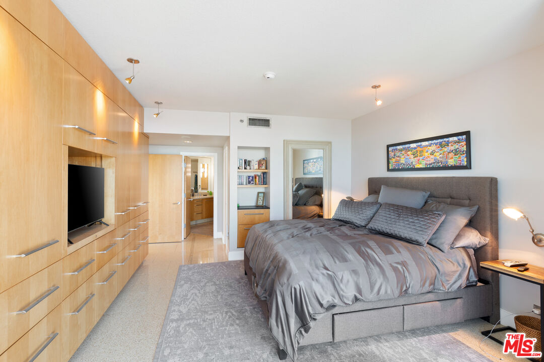 13600 Marina Pointe Dr Unit: 1609