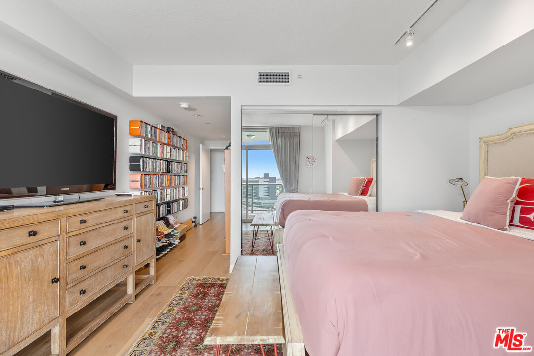 13600 Marina Pointe Dr Unit: 1609