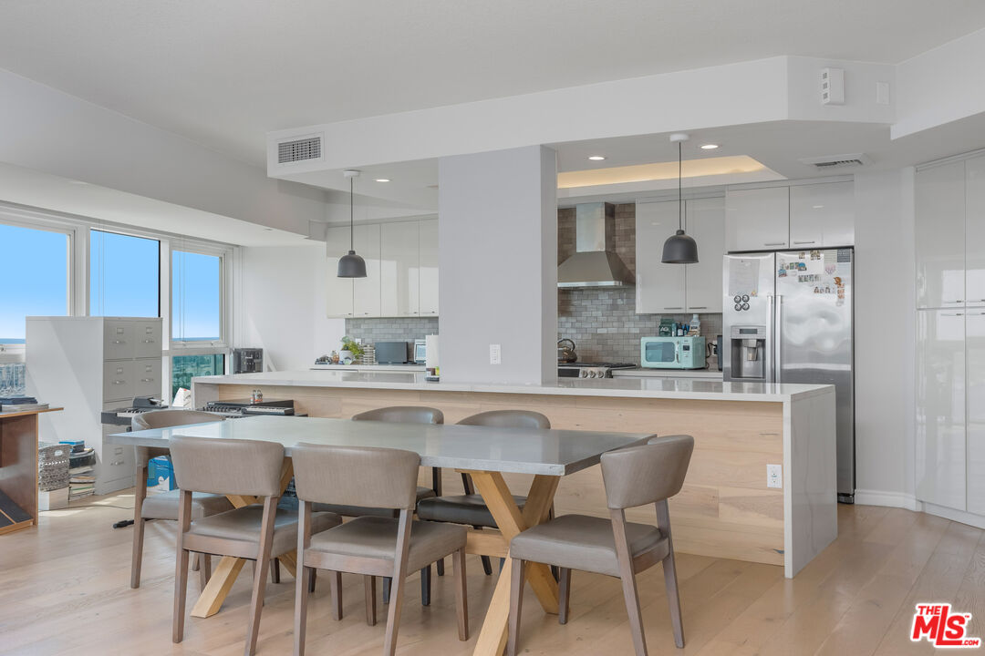 13600 Marina Pointe Dr Unit: 1609