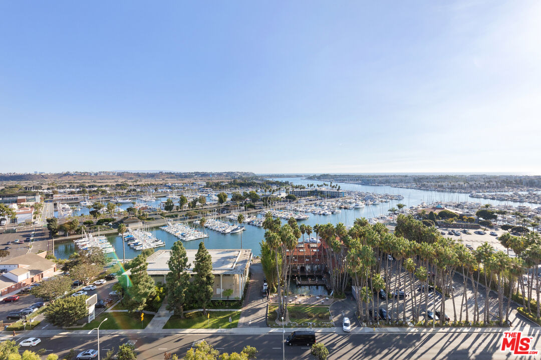 13600 Marina Pointe Dr Unit: 1609