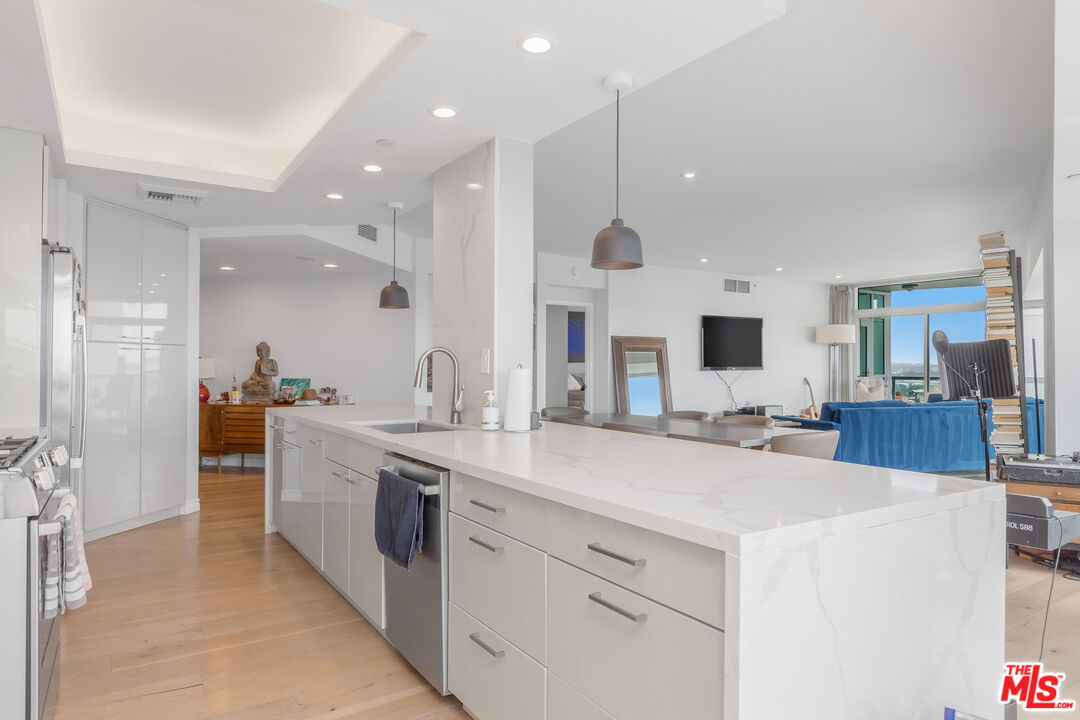 13600 Marina Pointe Dr Unit: 1609