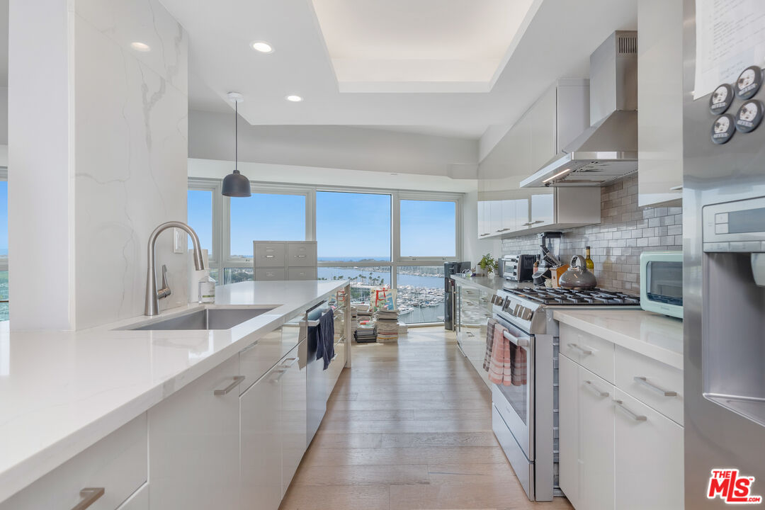 13600 Marina Pointe Dr Unit: 1609