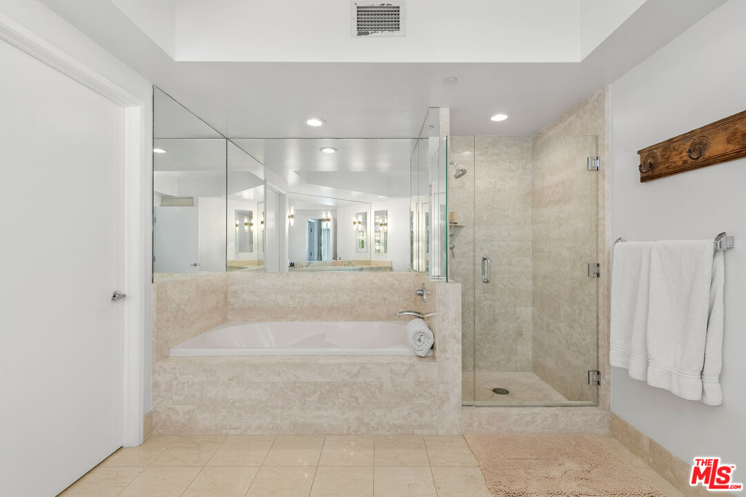 13600 Marina Pointe Dr Unit: 1609