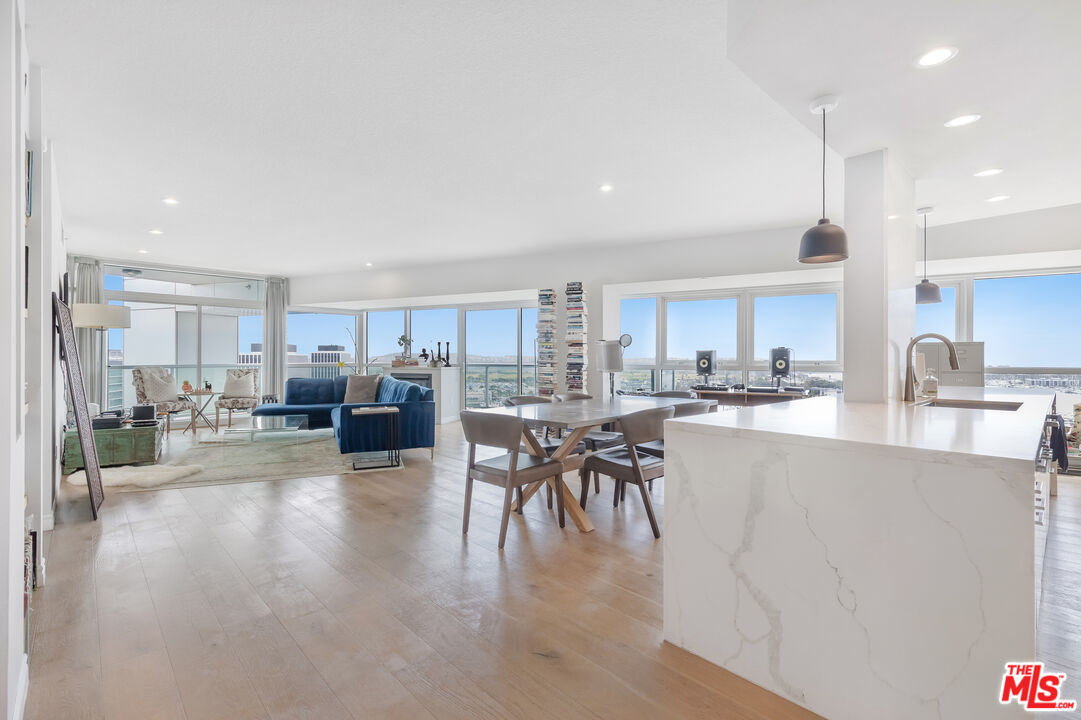 13600 Marina Pointe Dr Unit: 1609