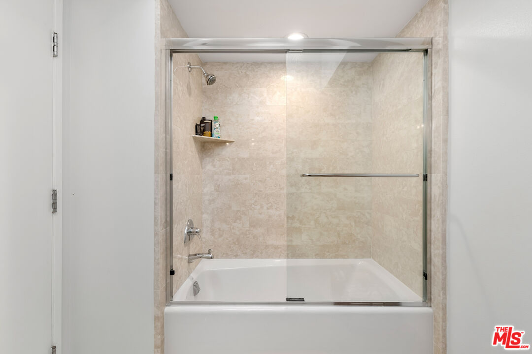 13600 Marina Pointe Dr Unit: 1609