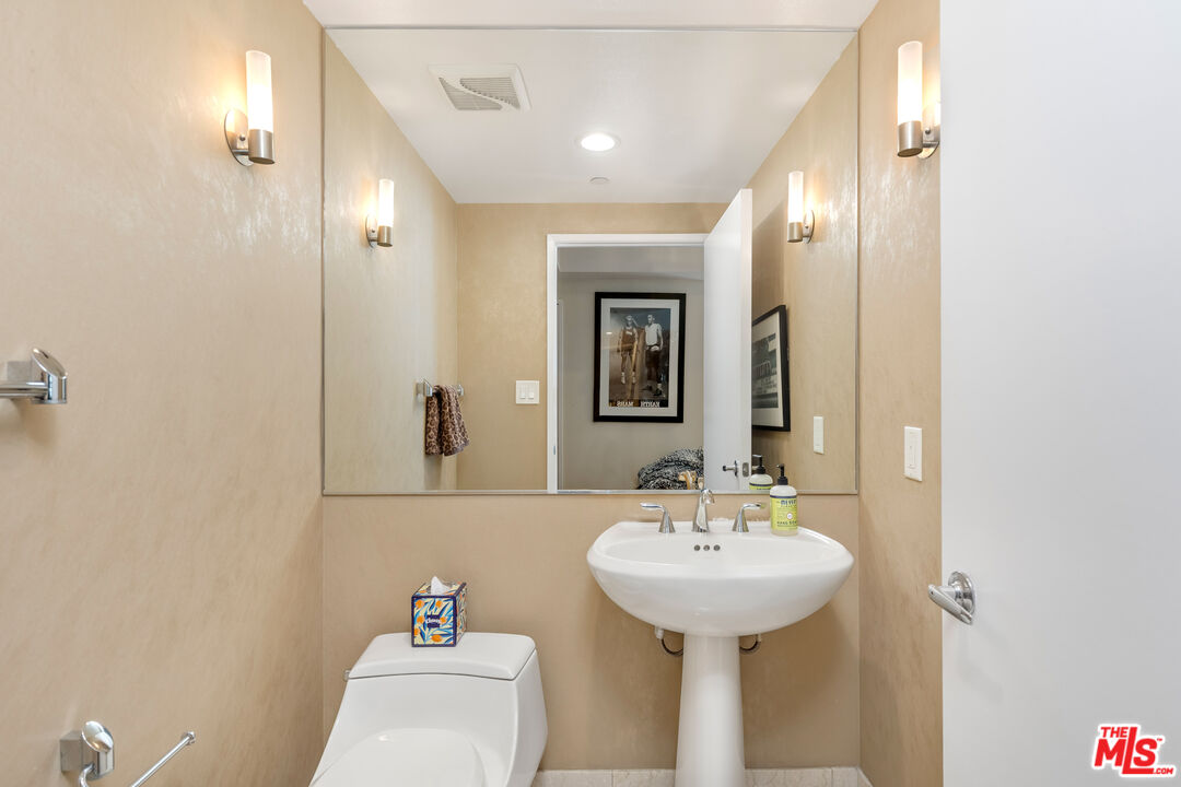 13600 Marina Pointe Dr Unit: 1609