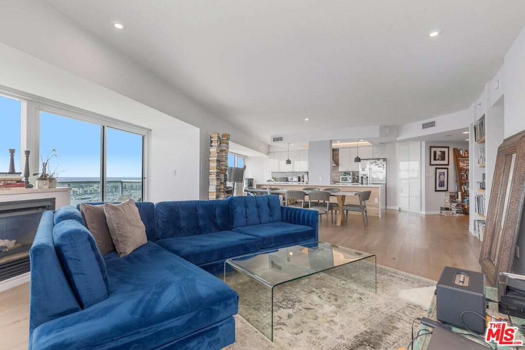 13600 Marina Pointe Dr Unit: 1609