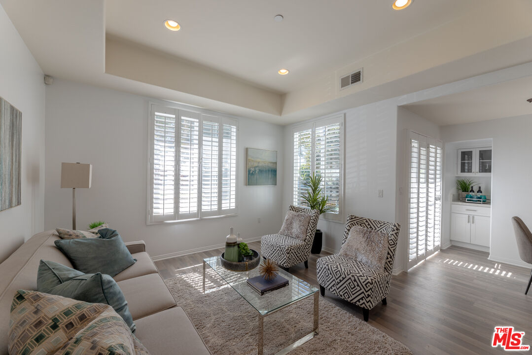 7301 W Manchester Ave Unit: 106