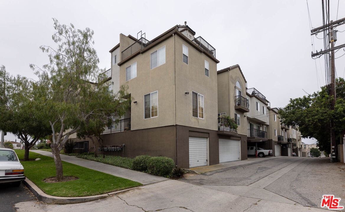 7301 W Manchester Ave Unit: 106