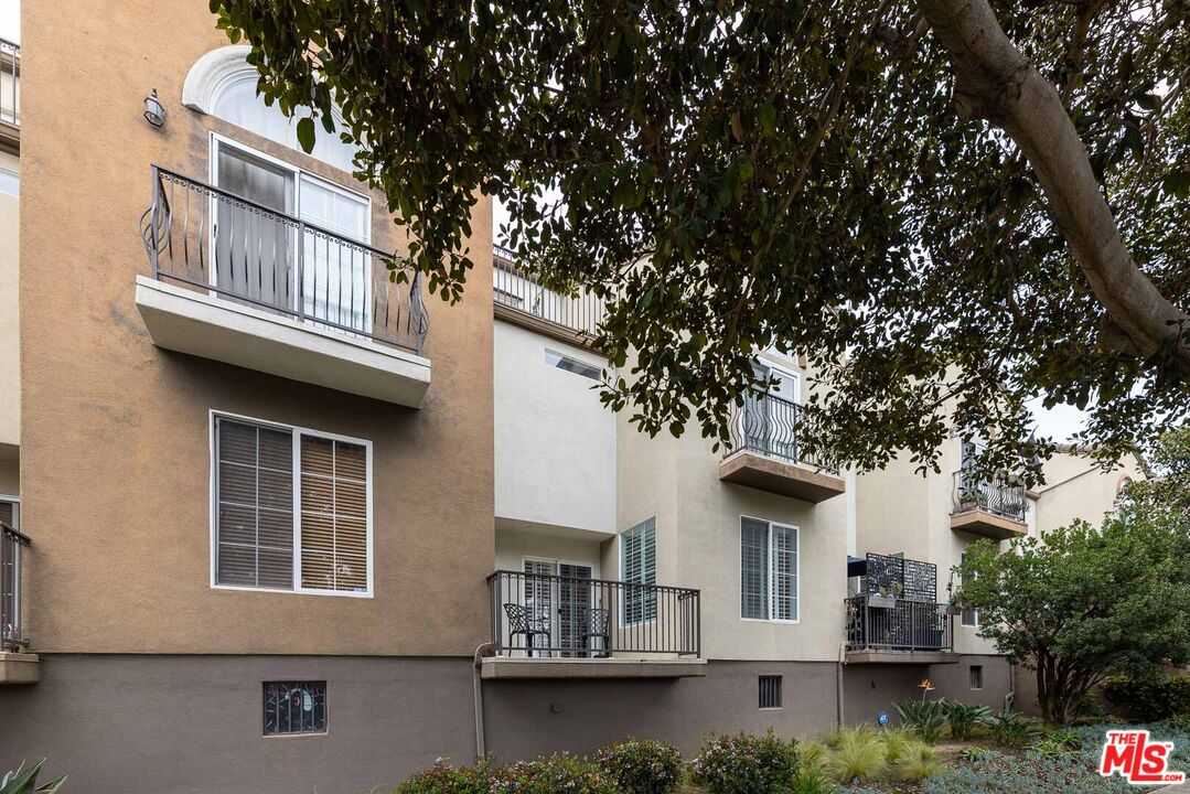 7301 W Manchester Ave Unit: 106