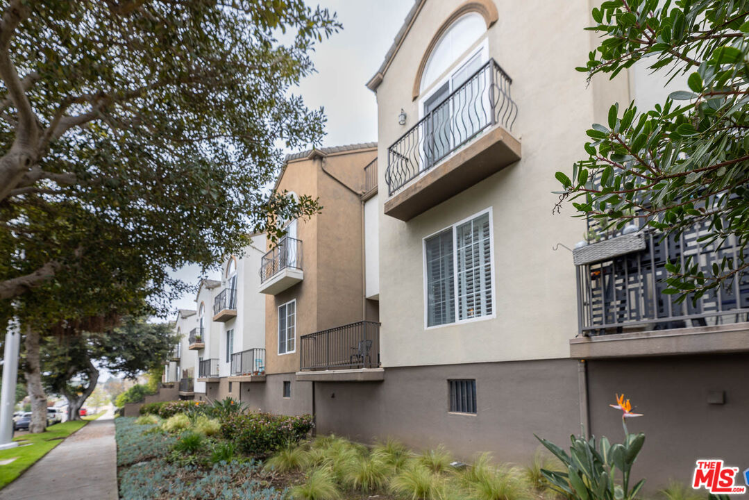 7301 W Manchester Ave Unit: 106