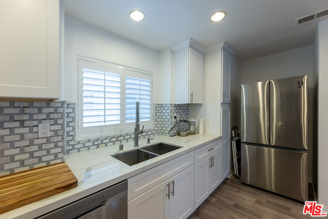 7301 W Manchester Ave Unit: 106