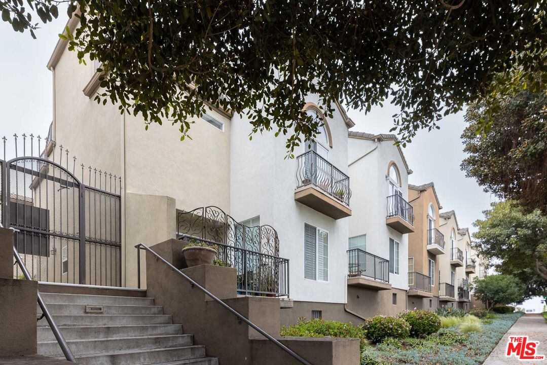 7301 W Manchester Ave Unit: 106