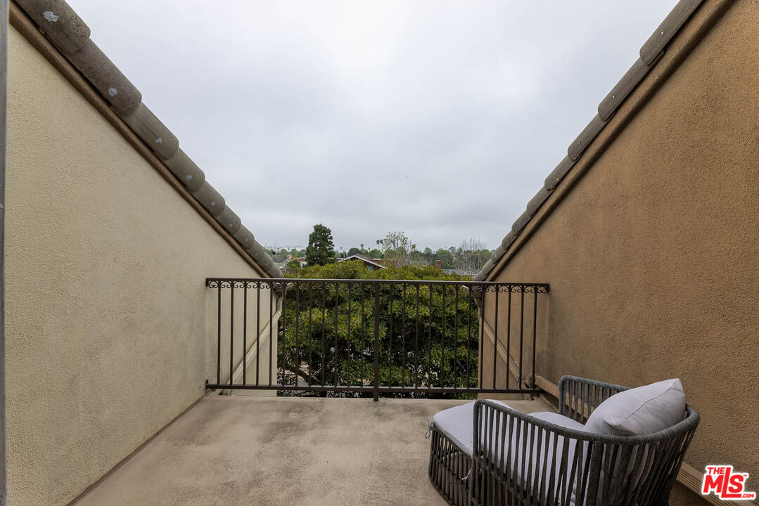 7301 W Manchester Ave Unit: 106