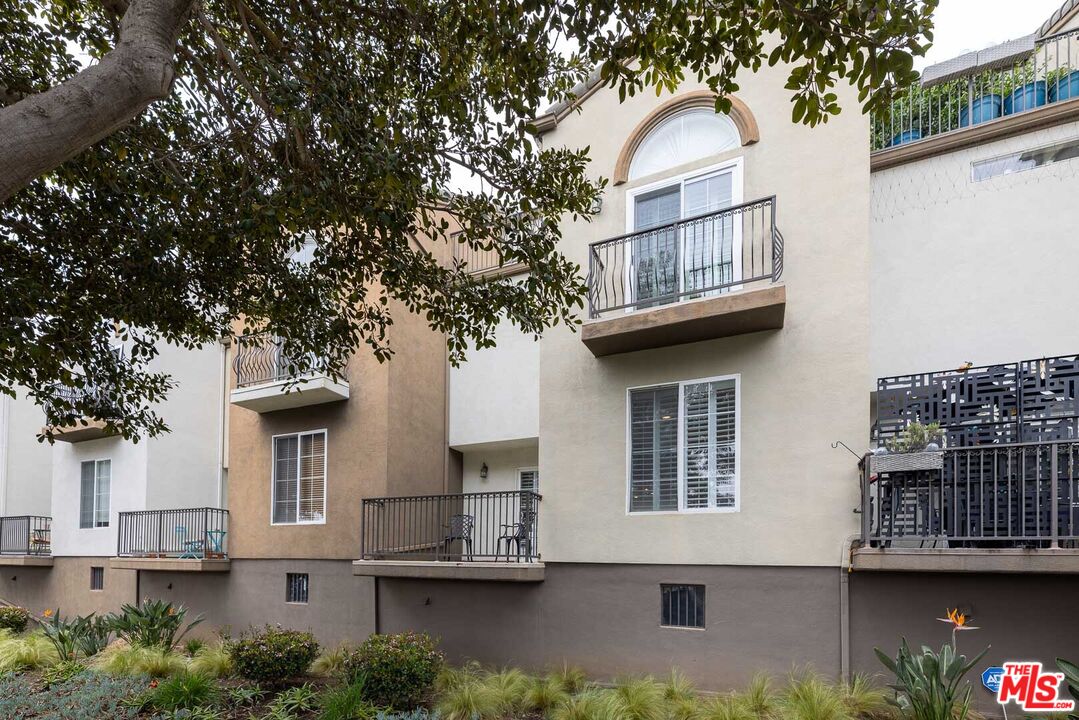 7301 W Manchester Ave Unit: 106