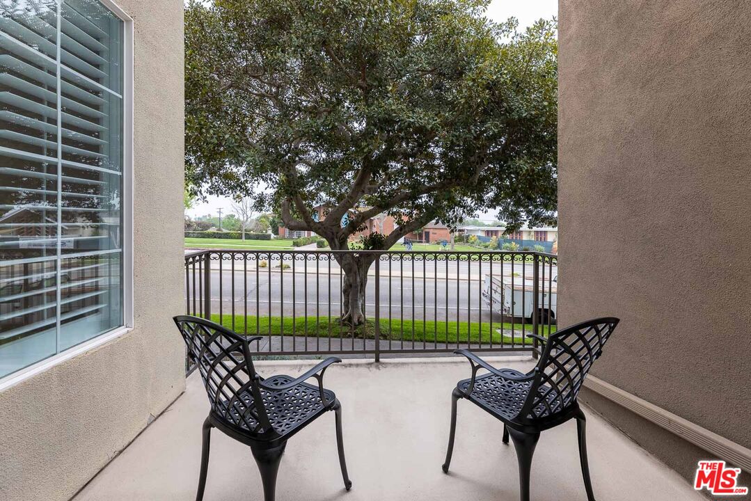 7301 W Manchester Ave Unit: 106