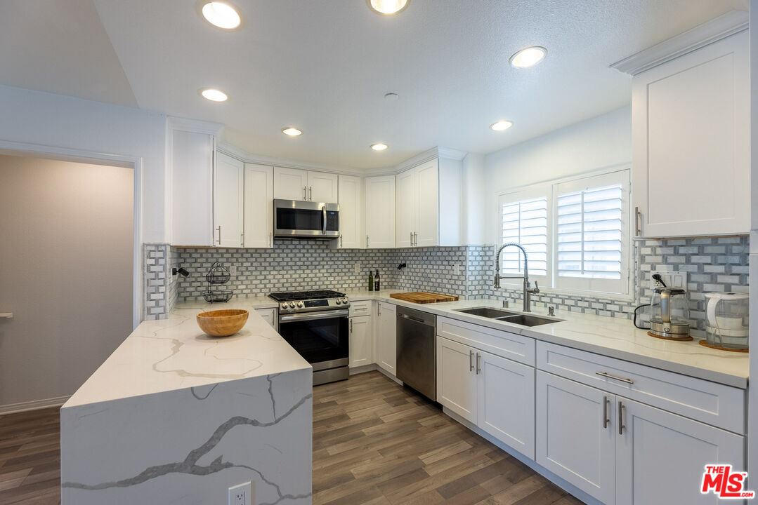 7301 W Manchester Ave Unit: 106