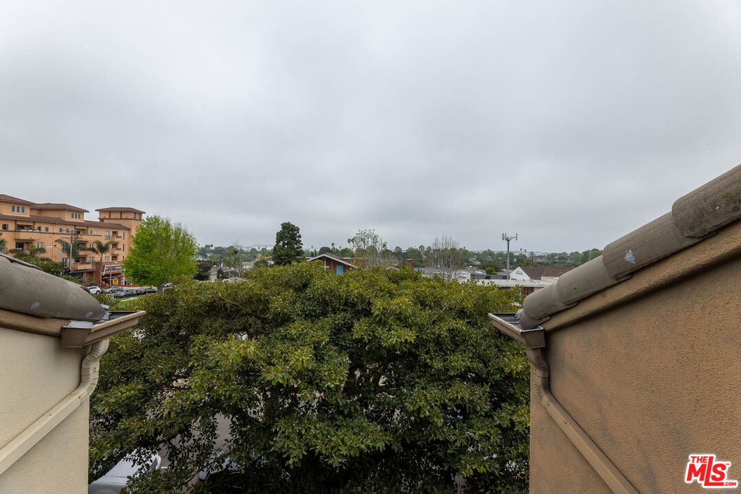 7301 W Manchester Ave Unit: 106