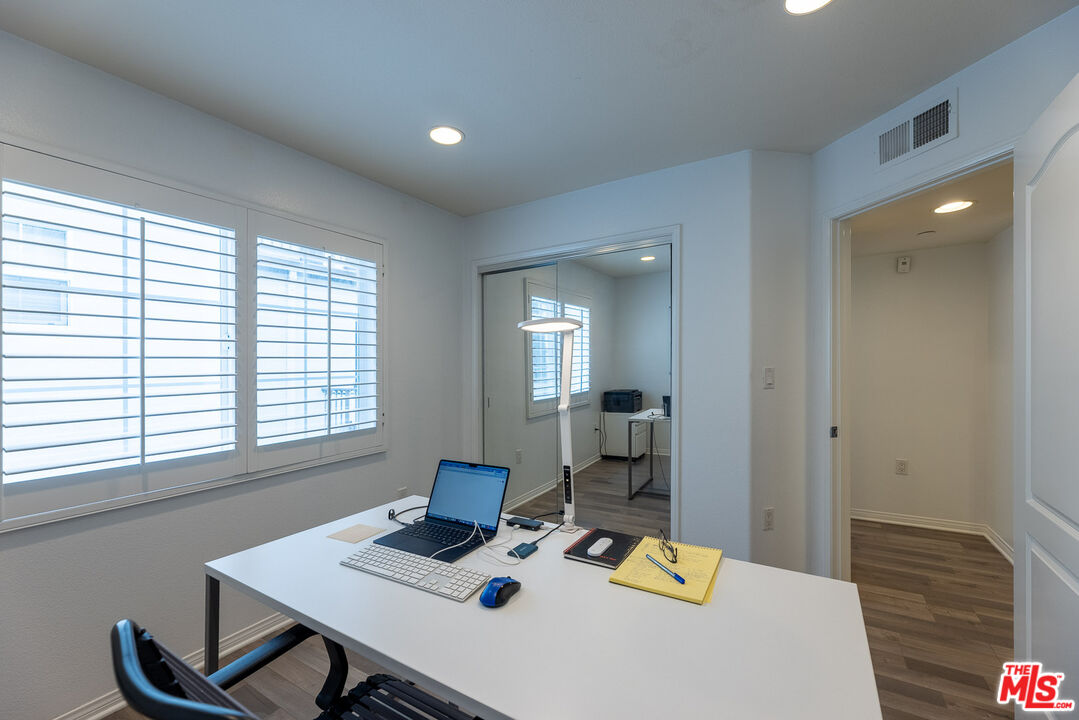 7301 W Manchester Ave Unit: 106