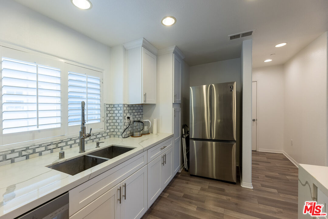 7301 W Manchester Ave Unit: 106