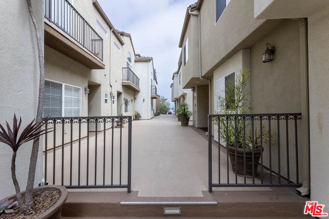 7301 W Manchester Ave Unit: 106